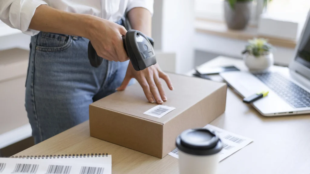 ecommerce preparando un envio